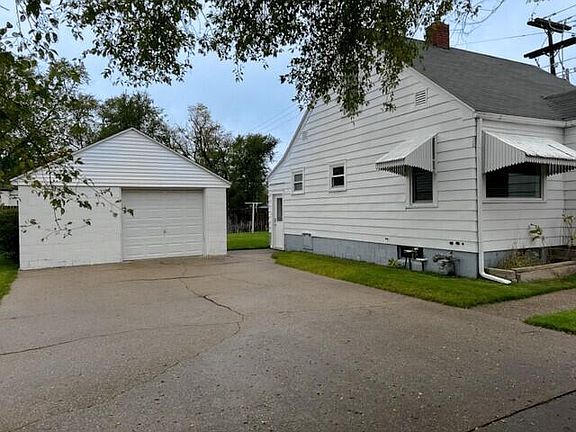 3rd image of 2851 McCracken St