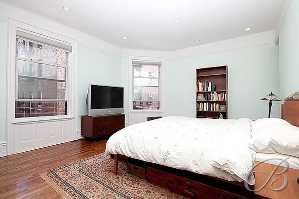 Sold by Bellmarc Realty | media 18