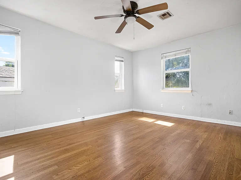 2804 NW 46th St — Photo 10