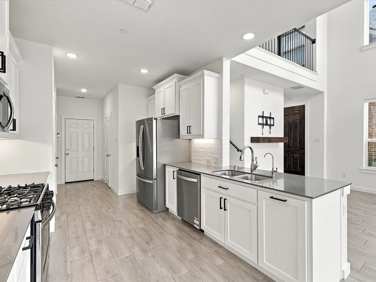 3 bed, 3.5 bath, 1844 sqft, $2,550 — Photo 4