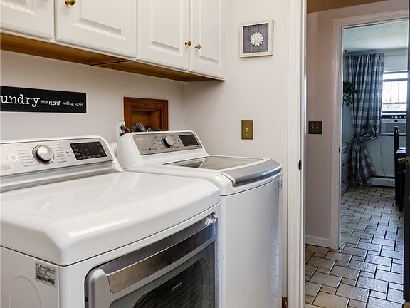 4th image of 29 Valley View Dr