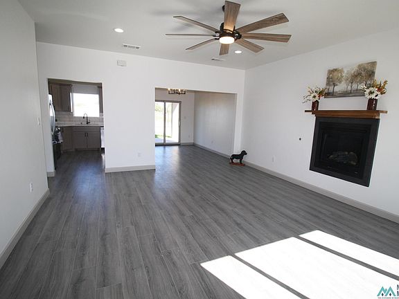 4th image of 1512 W Avenue L Ave