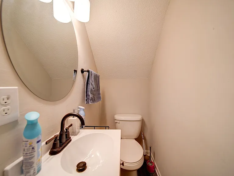 2505 S Charles Blvd — Photo 20