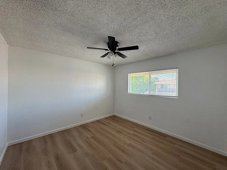 2601 Bishop Dr — Photo 4