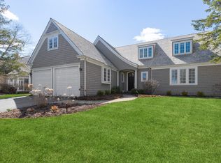 320 Meadow Lake Ln, Lake Forest, IL 60045