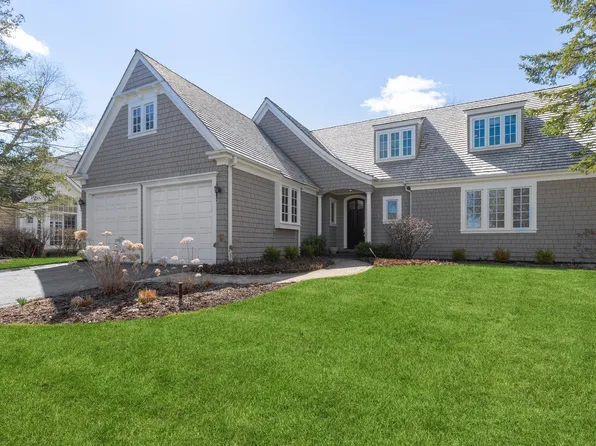 320 Meadow Lake Ln, Lake Forest, IL 60045