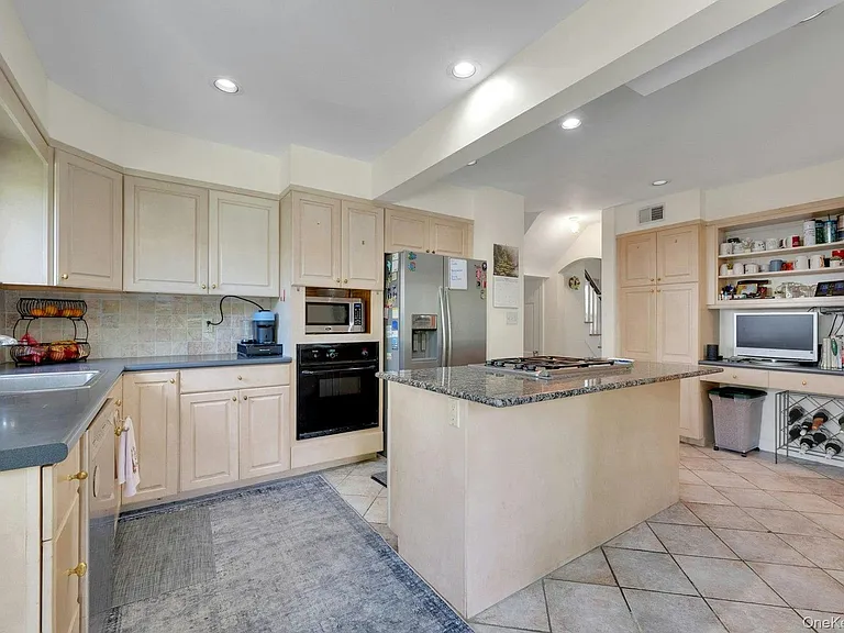 29 Deerfield Ave — Photo 9