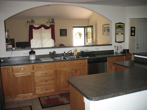 Open, tile floor, island/bar
