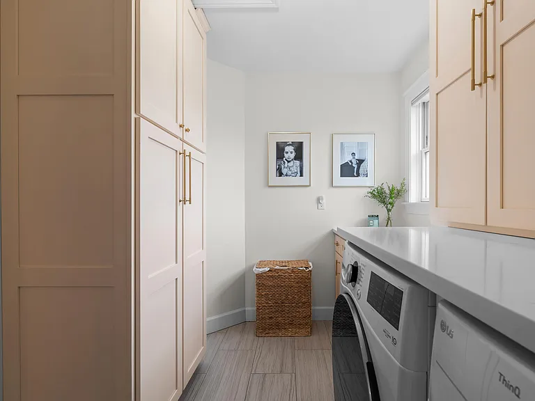 819 Irving Ave — Photo 44