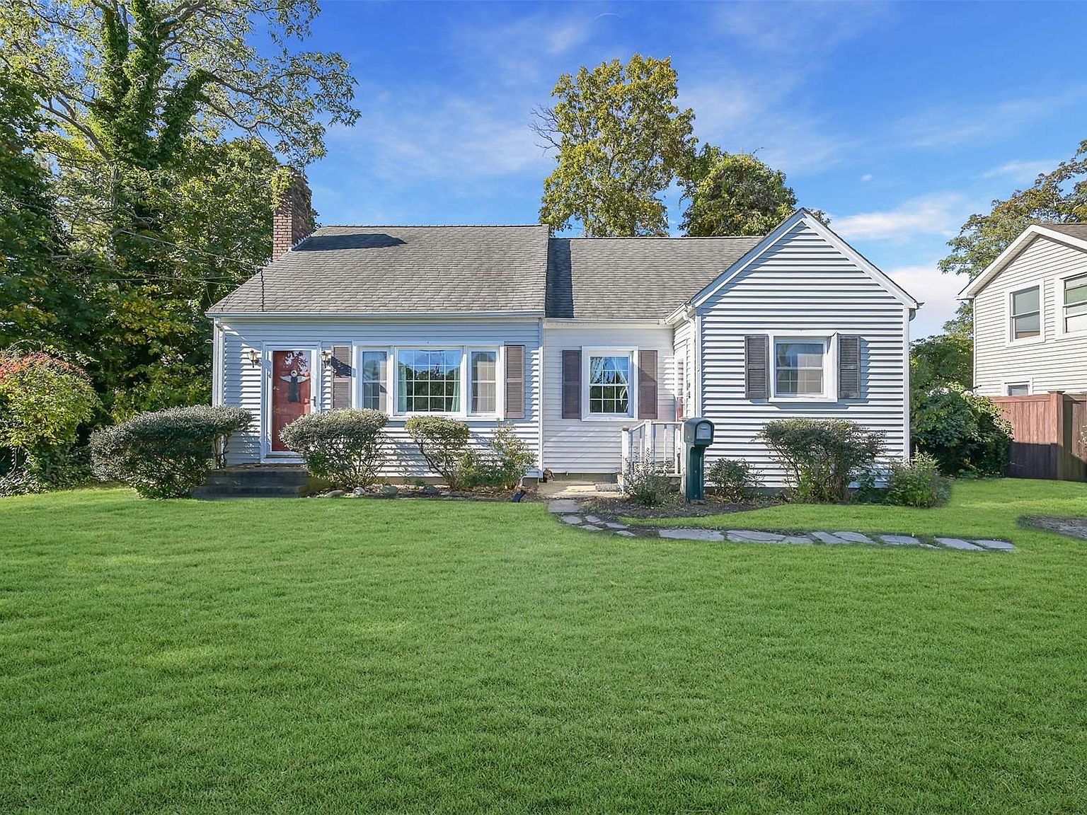 4 Paumanake Road, Blue Point, NY 11715 Zillow