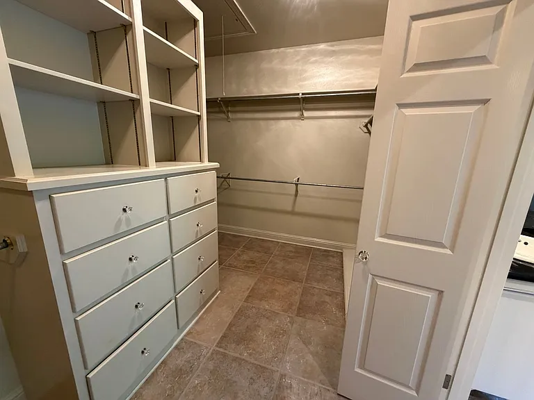 1073 Waters Edge Cir — Photo 14