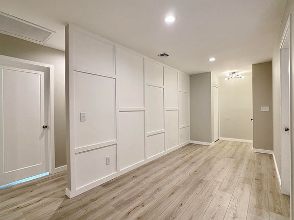 2nd image of 2611 W Isabella Ave