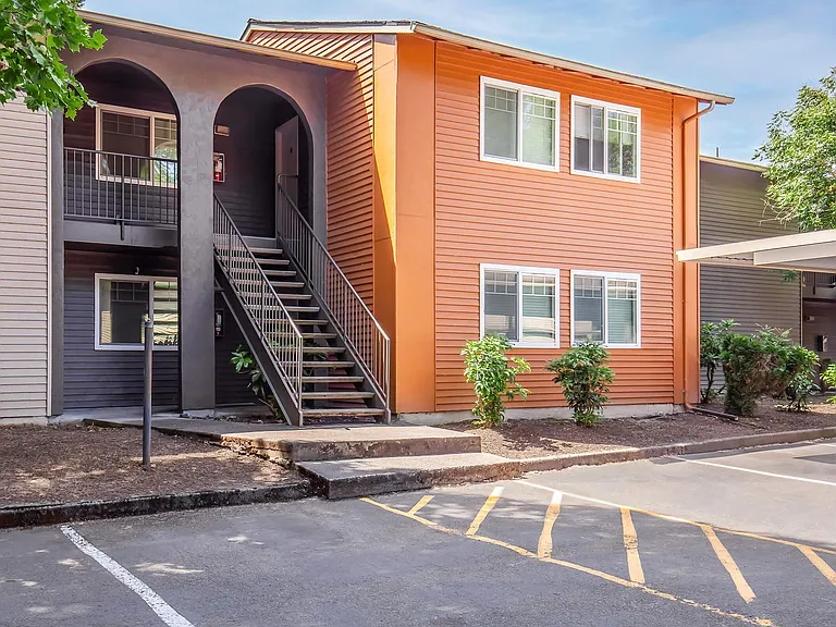 Madison at River's Edge Apartments — Photo 18