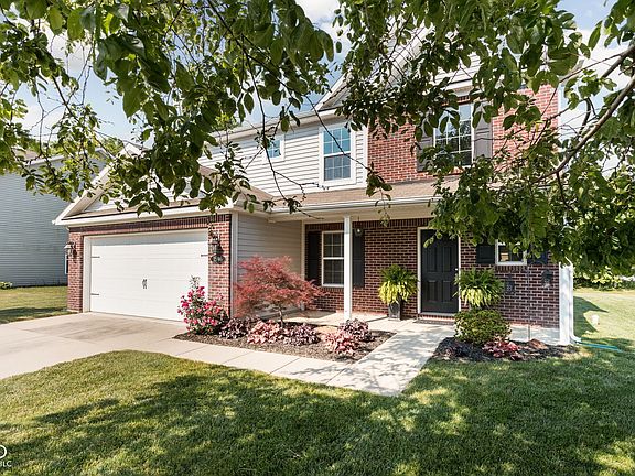 2nd image of 1596 Dorset Dr
