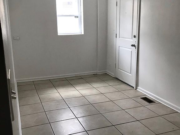 5th image of 3658 S Wood St #1F