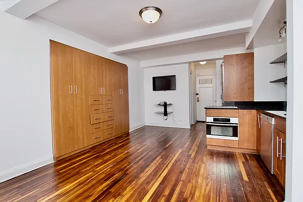 Sold by Steven Corcoran Real Estate | media 2