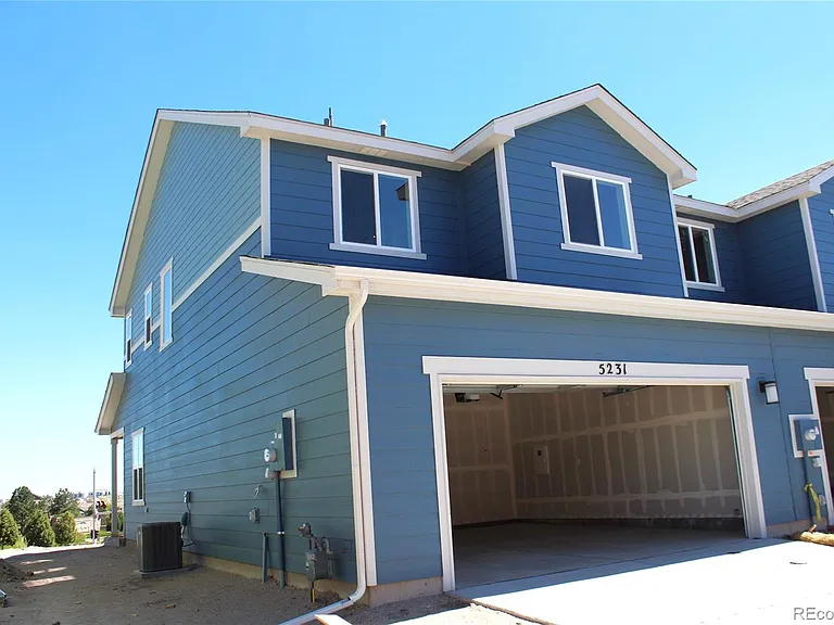 5231 Mountain Vista Hts — Photo 2