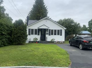 1 Avon St, West Topsham, VT 05086