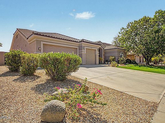 3rd image of 1095 N JAMAICA Court