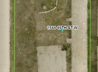 1544 49th St W, Williston, ND 58801