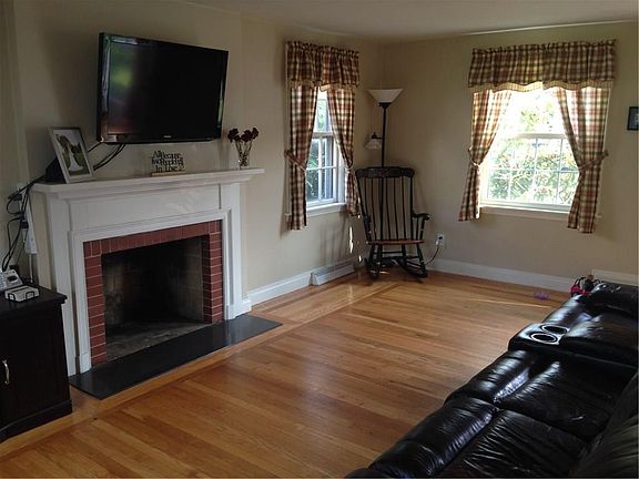 3rd image of 162 Puritan Dr