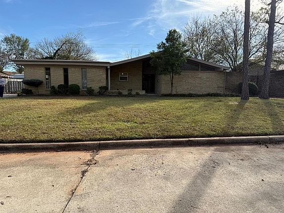 2nd image of 21 E Mohican Cir