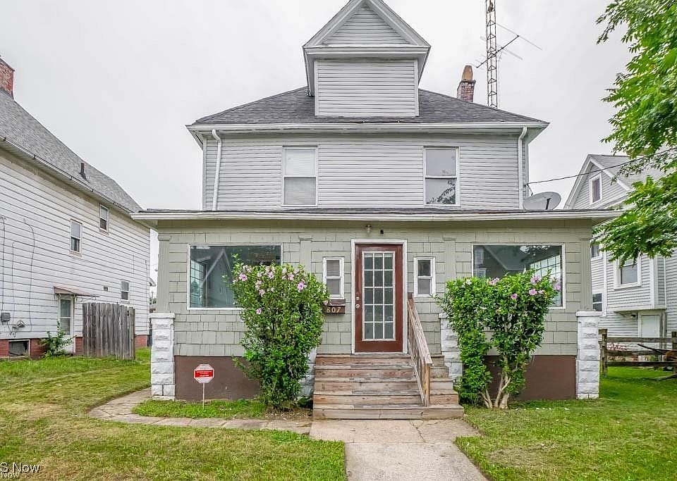 1st image of 807 Troy Pl NW