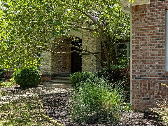 2nd image of 624 Sonoma Cir