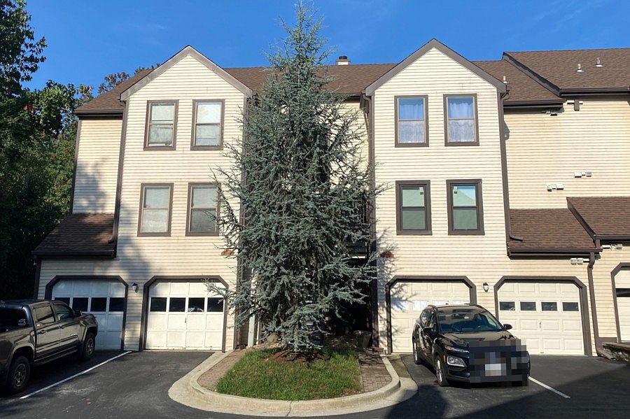 1st image of 3800 Ski Lodge Dr