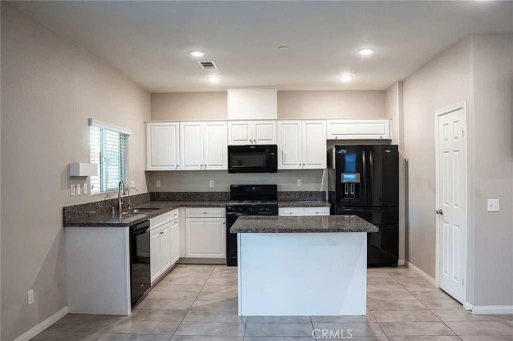 4 bed, 1575 sqft, $3,475 — Photo 4