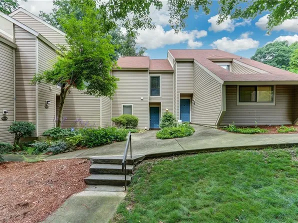 217 G Village Ln, Greensboro, NC 27409