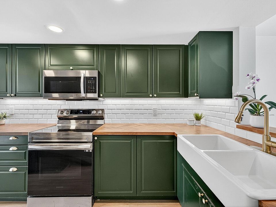 1st image of 2707 NE 14th Street Causeway #401