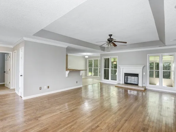 2701 King Arthur Ct SW, Decatur, AL 35603