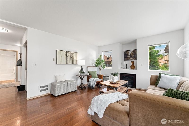 4th image of 575 Alpine Place #O1