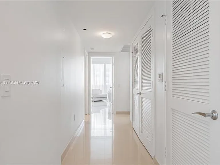 5875 Collins Avenue Cu #1202 — Photo 29