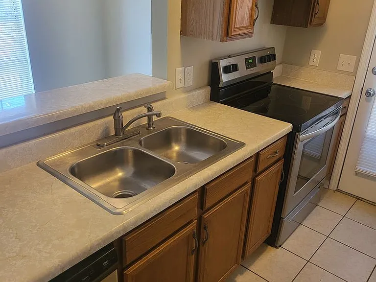 471 Cedar Park Cir — Photo 12