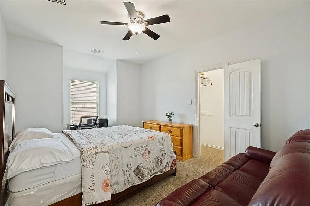 4 bed, 3.5 bath, 2702 sqft, $2,700 — Photo 3