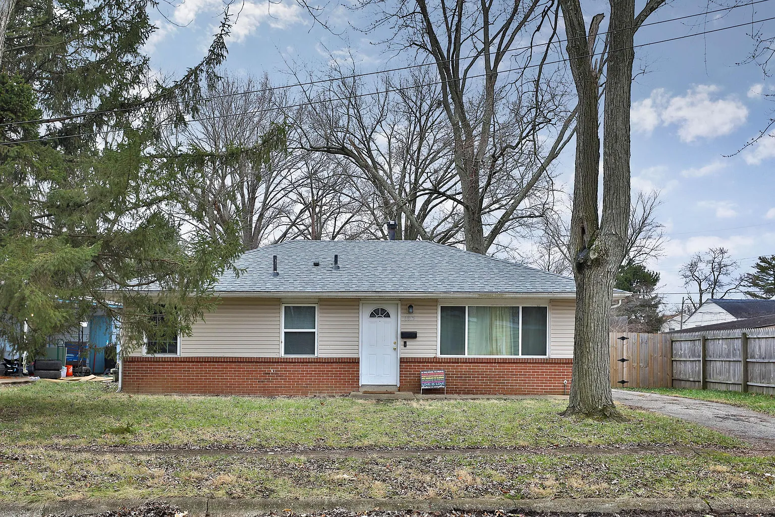 4685 Janis Dr photo 1