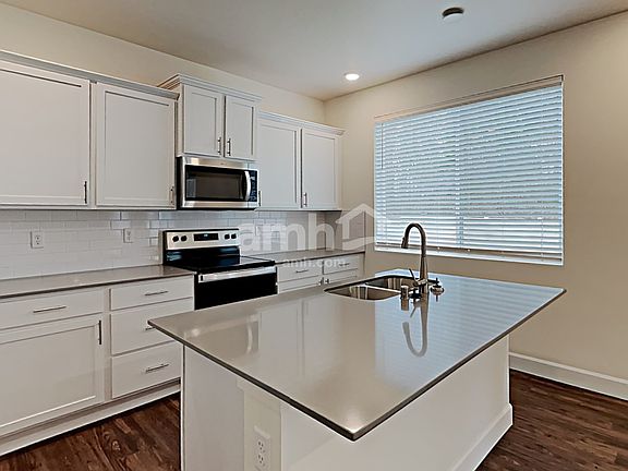4th image of 17626 42nd Avenue Ct E