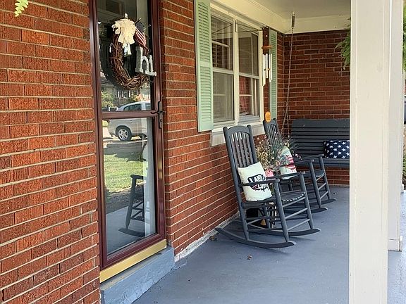 3rd image of 132 Golfview Dr