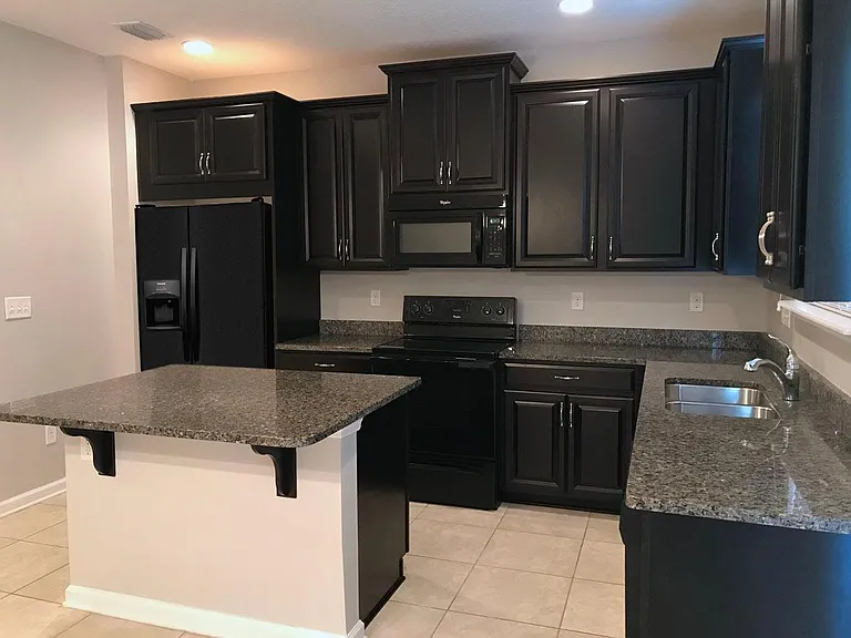 126 Richmond Dr — Photo 1