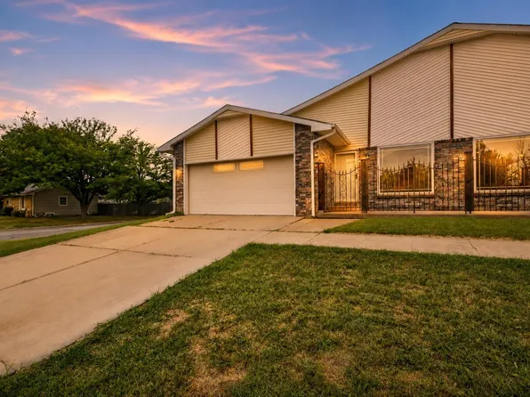 8702 E Longlake Cir, Wichita, KS 67207