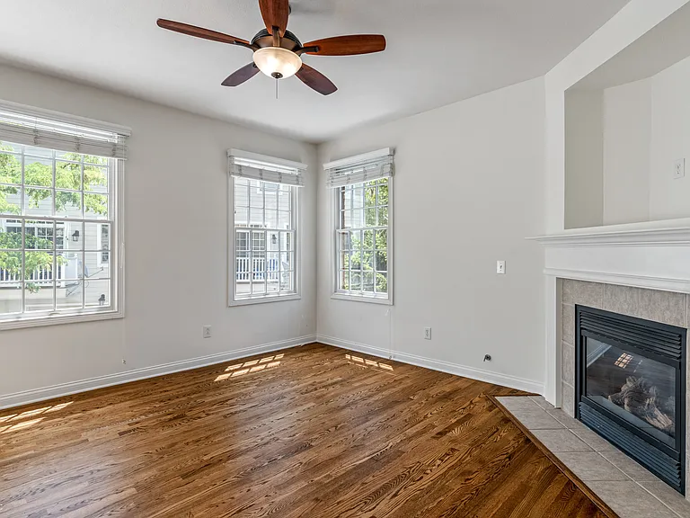 12735 Edgemont Way — Photo 17