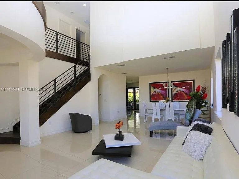 14440 SW 31st St — Photo 3