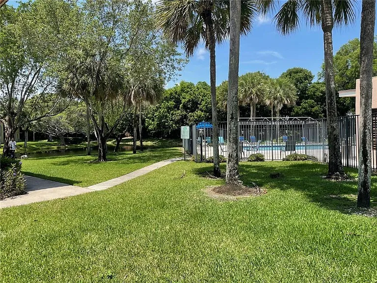 235 Lakeview Dr #102 — Photo 27