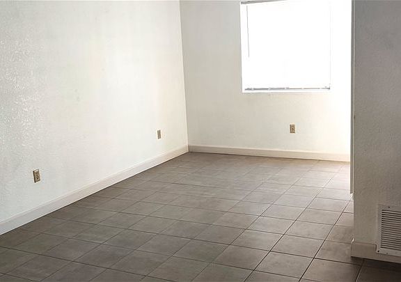 3rd image of 367 Anna Cir APT A