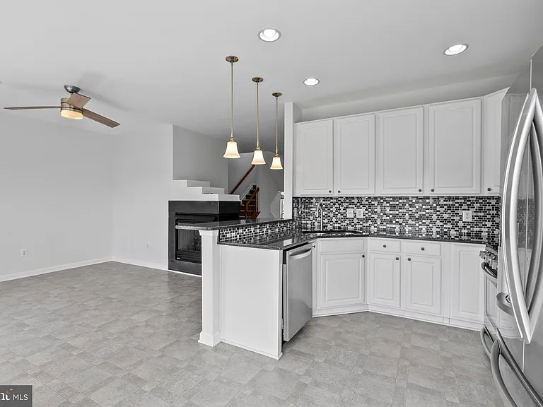 206 Heathwalk St #B — Photo 10