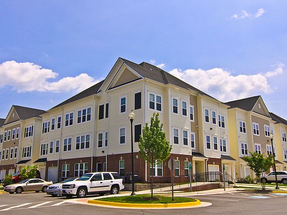 View of ample parking and garages at Barrington Park