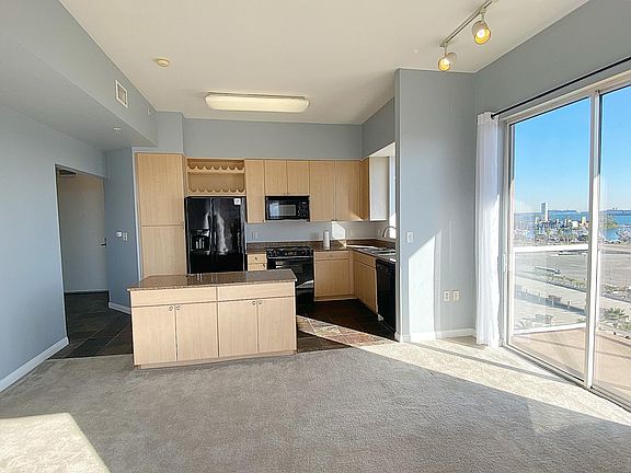 4th image of 388 E Ocean Blvd Unit 902