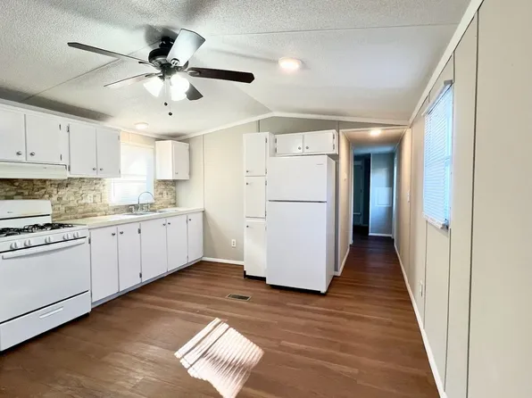 148 Pennsylvania Ave, Elyria, OH 44035